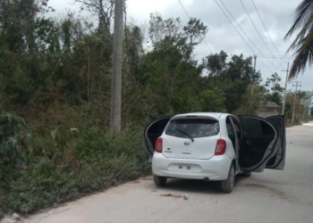 Reportan balazos en zona conurbada de Cancún y encuentran auto abandonado