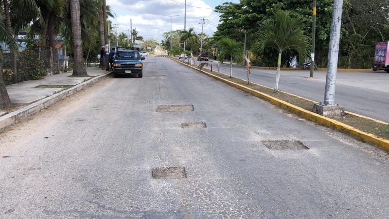 Baches sin reparar, convirtiéndose en un riesgo para todos