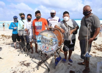 En pandemia, cualquier lugar es escenario para una banda sinaloense