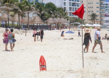 Guardavidas aconseja poner atención al color de las banderas en las playas
