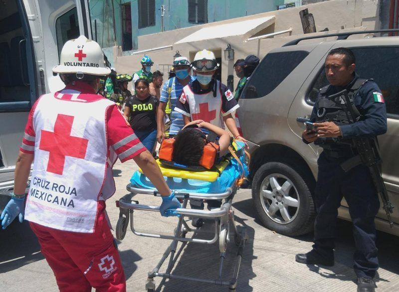 Reportan derrumbe en techo de casa de Cancún, dos menores lesionados