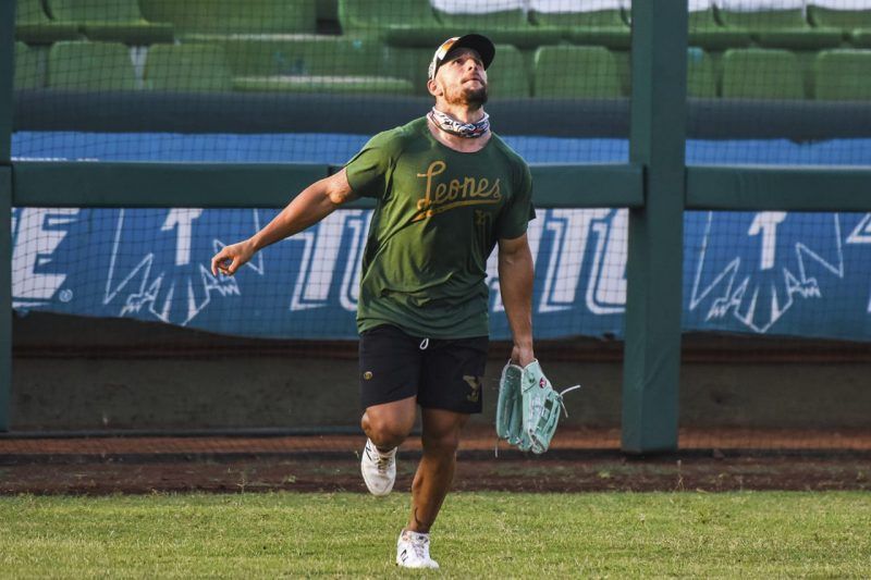 Luis Juárez y Yadir Drake, ya en la cueva de Leones