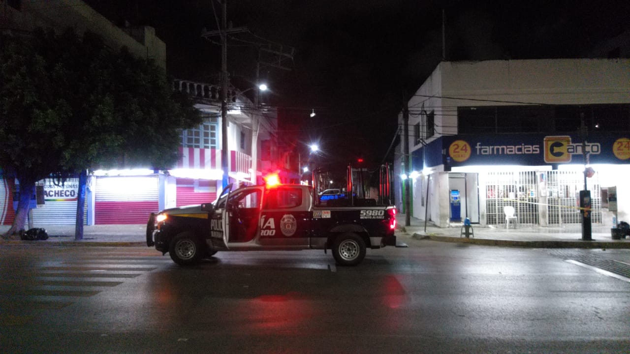 Balean a tres sujetos que caminaban cerca de la zona del “Crucero” en Cancún