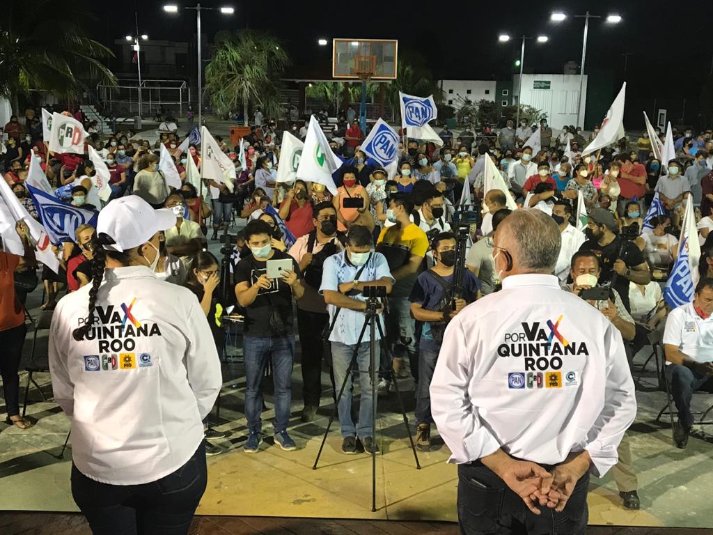 Recorre municipio Juan Ortiz Cardín en su primer día de campaña