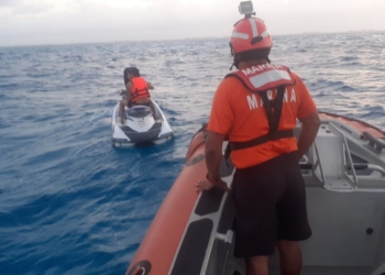 Armada de México rescata a conductor de moto acuática a la deriva en aguas de Isla Mujeres