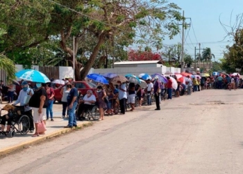 Unos 300 adultos mayores se quedan sin recibir vacuna del coronavirus en Chetumal