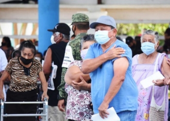 Cofepris pide a la población reportar malestares por la vacuna anticovid