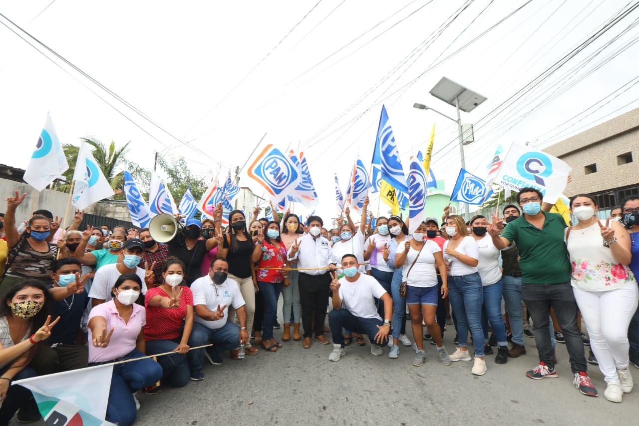 Recorre Victor Mas colonias y dialoga con comerciantes de Tulum