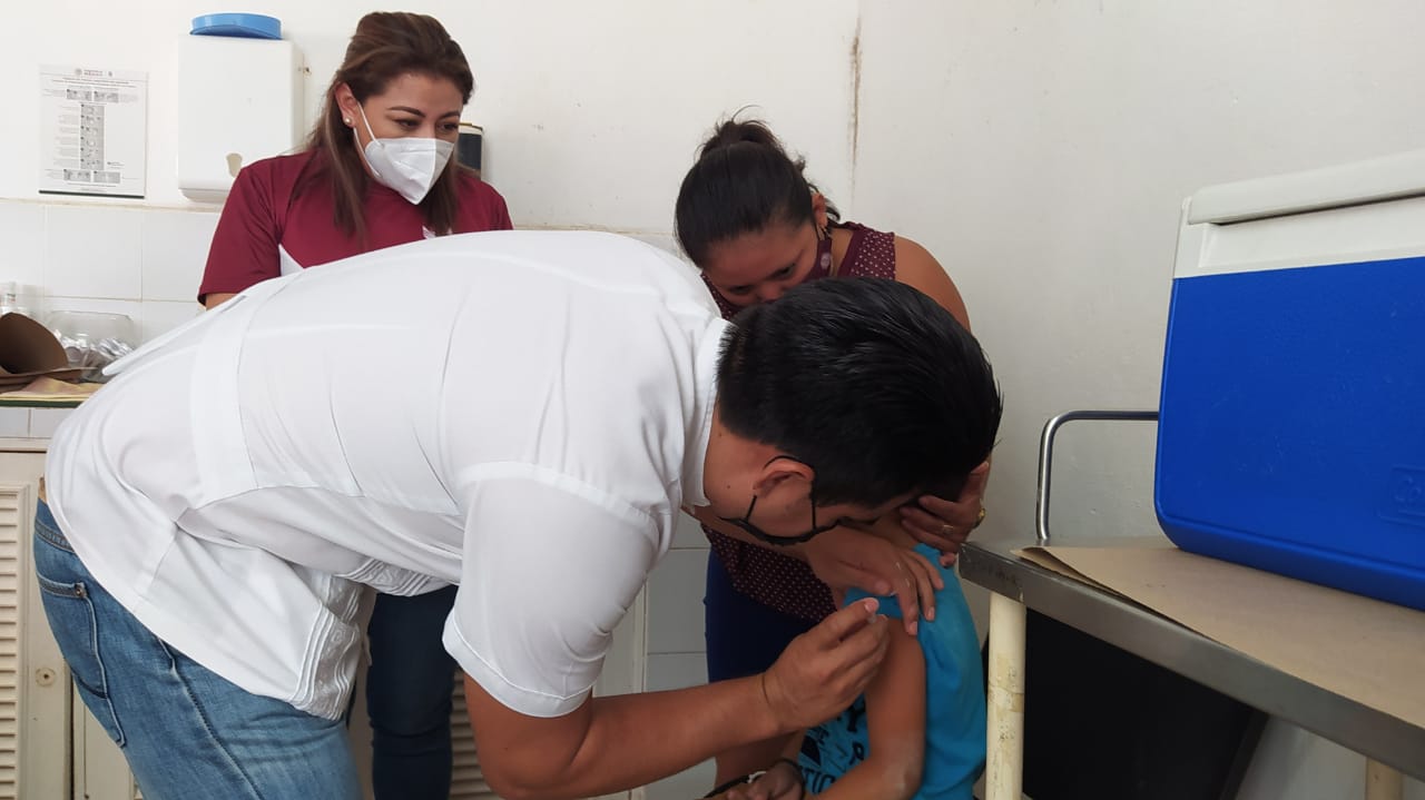 Vacunación en Xuilub, para proteger la salud de la infancia