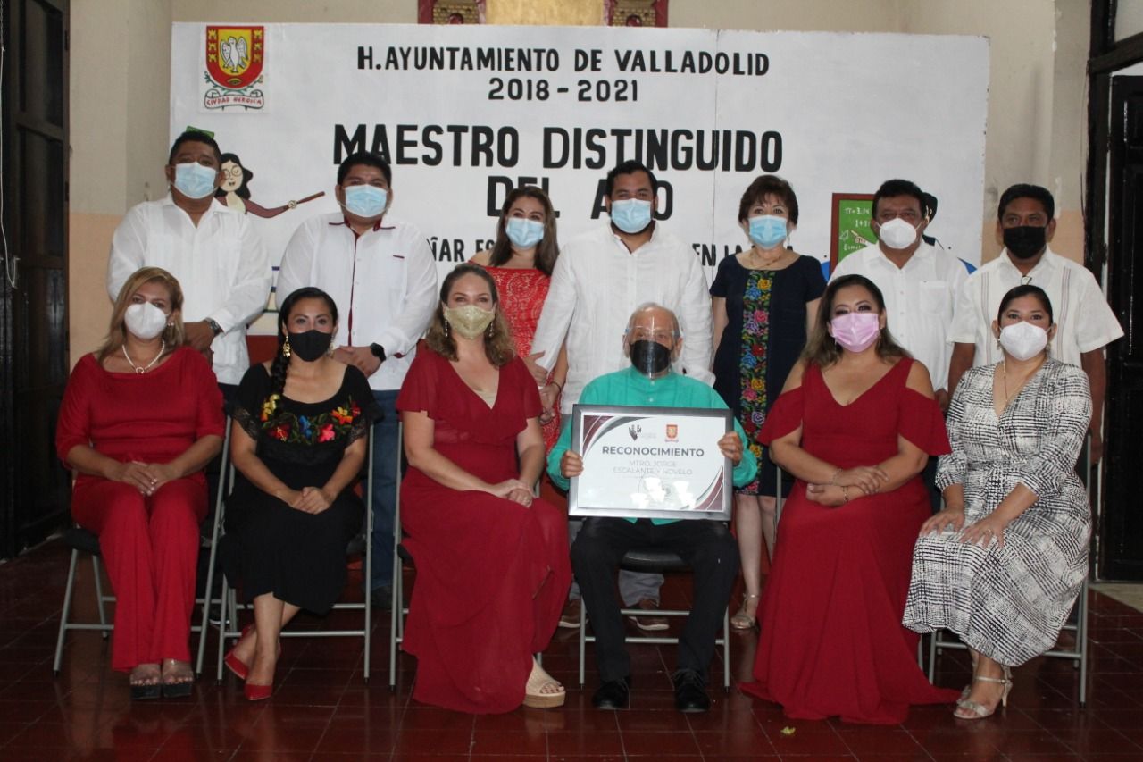 Un mar de emociones se viven durante la entrega del reconocimiento «Maestro Distinguido del Municipio 2021»