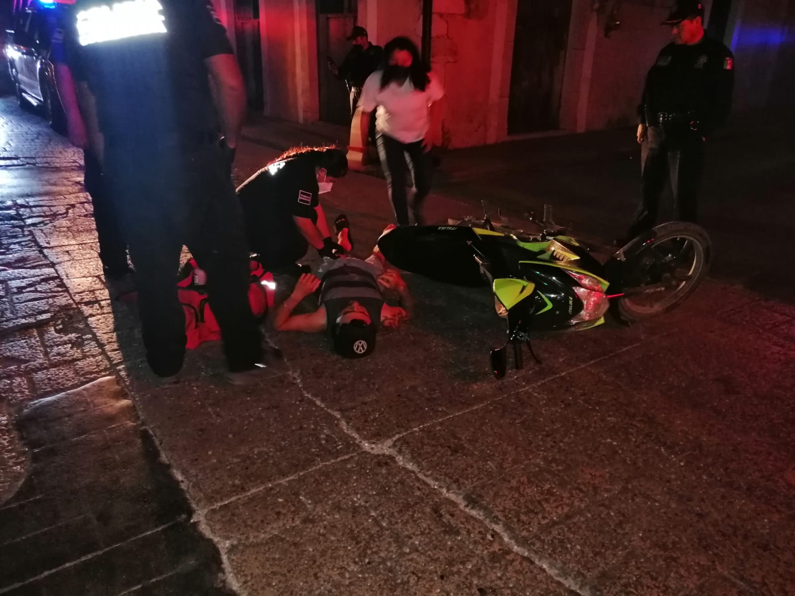Motociclista lesionado, en accidente registrado en el centro de la ciudad