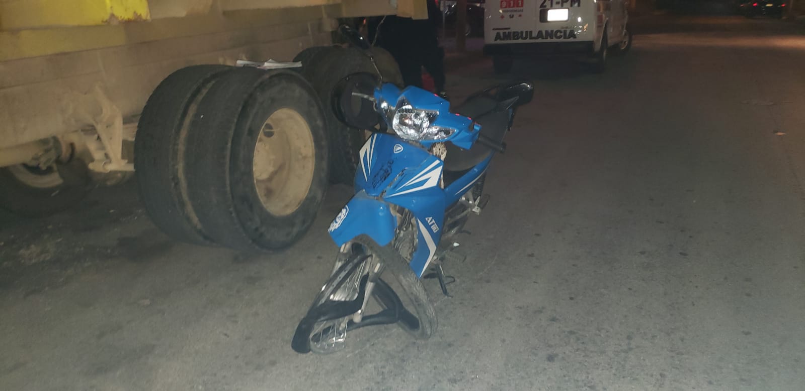 Se impacta contra volquete estacionado