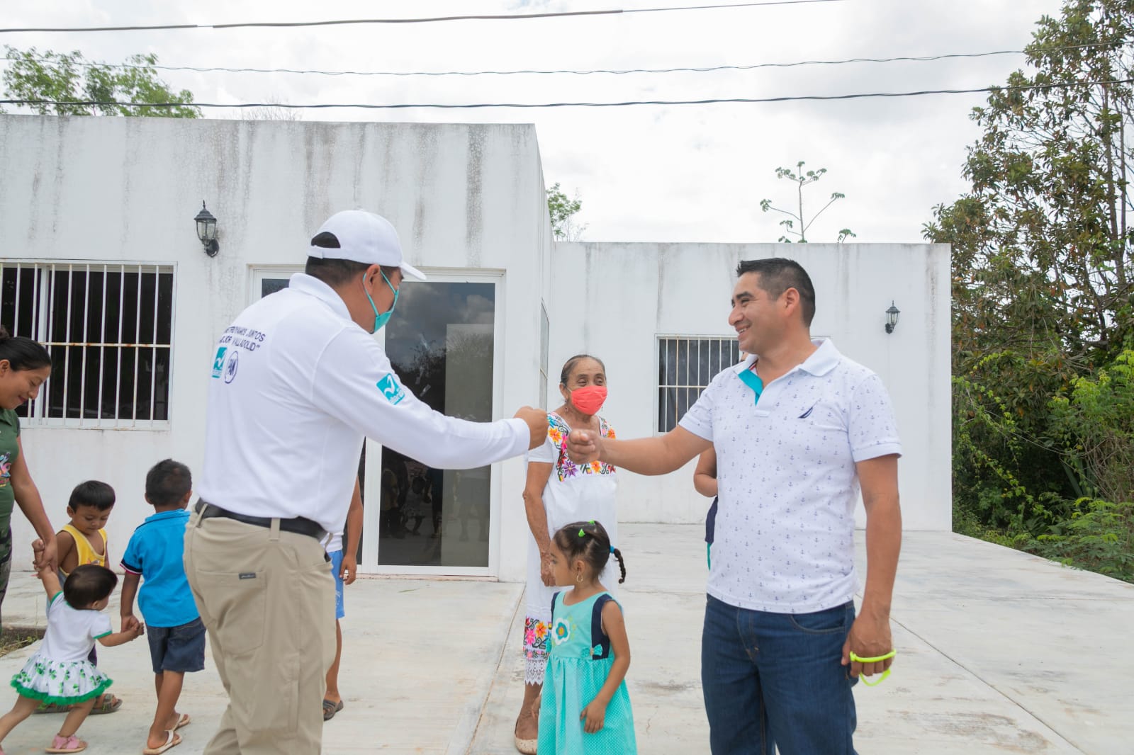 Alfredo Fernández, sigue visitando las comisarías