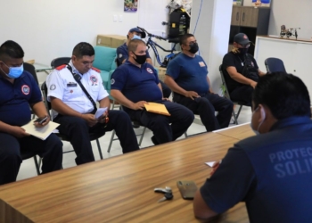 Autoridades de Solidaridad atienden demandas de los bomberos