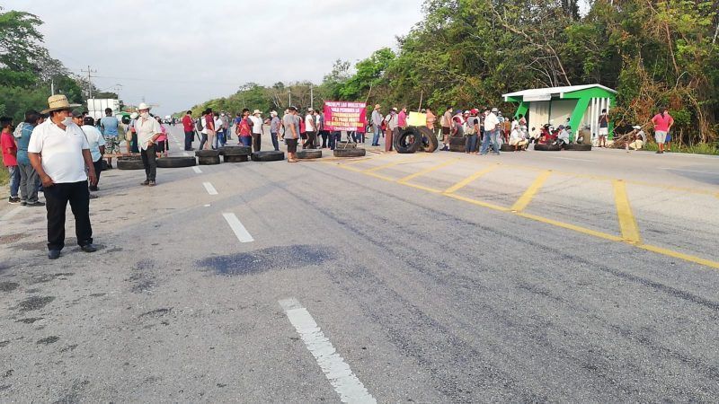 Bloqueada la carretera a Mérida y Cancún