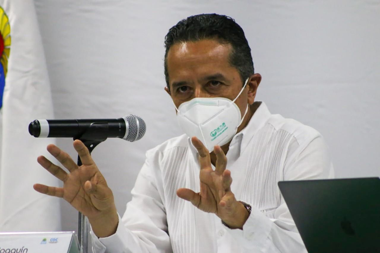 Gobernador Carlos Joaquín, enojado por masividad en cierres de campañas y en festejos del Cruz Azul