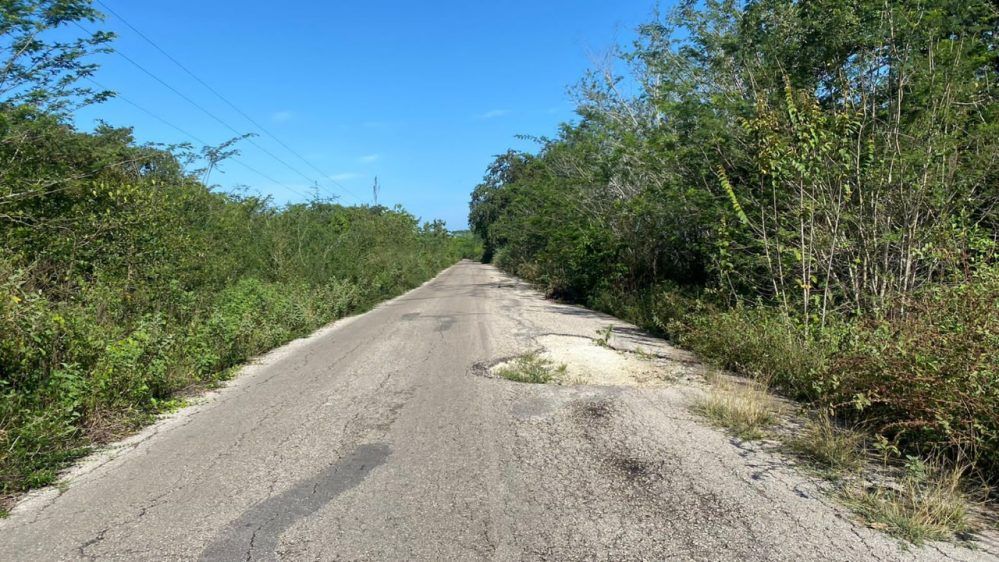 Comunidades de Felipe Carrillo Puerto piden reparación de camino que las une a cabecera municipal