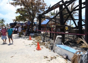 Empresario lamenta que impidan tener construcciones más seguras en Isla Mujeres para evitar incendios