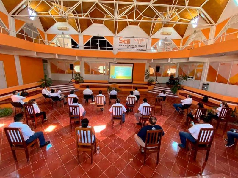 Maestros quintanarroenses, en espera de aviso de aumento salarial y de prestaciones