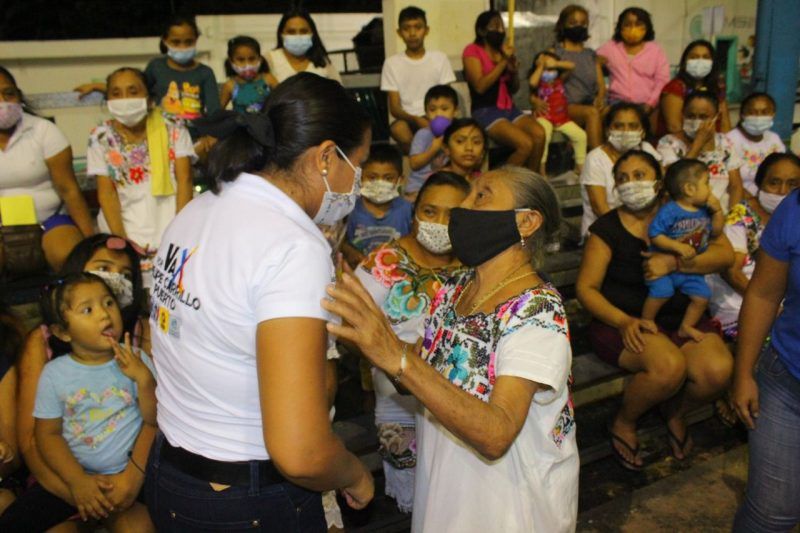 Gran recibimiento a Paoly Perera, la candidata del pueblo maya