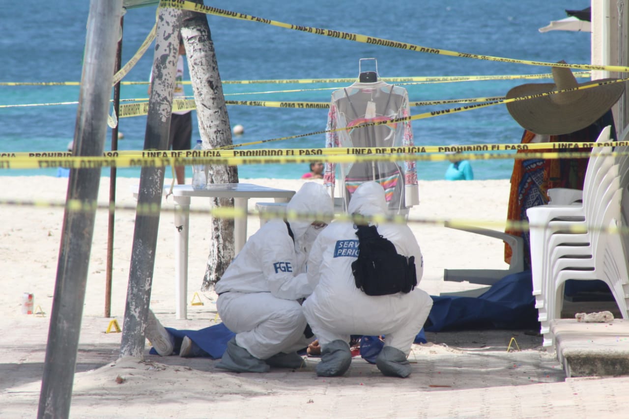 Ataque en zona hotelera de Cancún deja dos muertos y una turista estadounidense grave