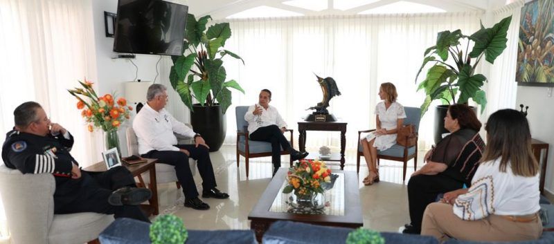 Carlos Joaquín sigue jugando con la seguridad de Quintana Roo