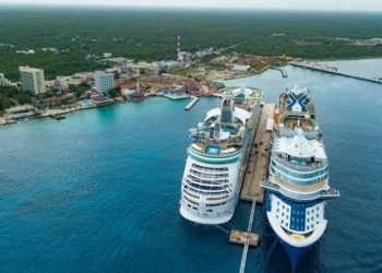 Cozumel, primer puerto de Latinoamérica en recibir a dos cruceros en un mismo día, con más de cuatro mil turistas