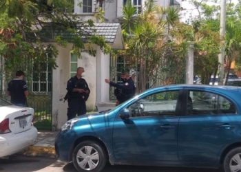 Disparan a fachada de casa cerca de zona de intensa actividad comercial en Cancún
