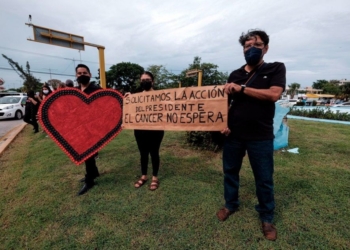 Familiares de niños con Cáncer se manifiestan en Cancún en demanda de medicamentos