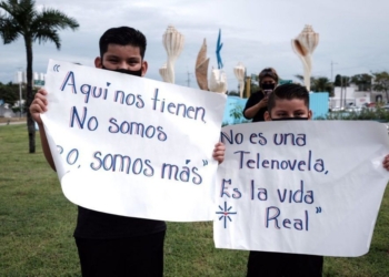 Activista niega tintes políticos en protestas en Cancún de padres con hijos que necesitan atención contra el cáncer