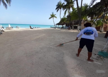 Playas de Isla Mujeres libres de sargazo