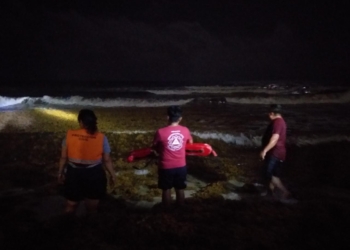 Mantienen búsqueda de joven bañista que desapareció frente a Punta Cancún