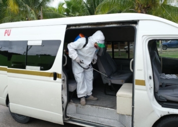 Ayuntamiento de Puerto Morelos refuerza acciones contra coronavirus con jornada de desinfección vehicular