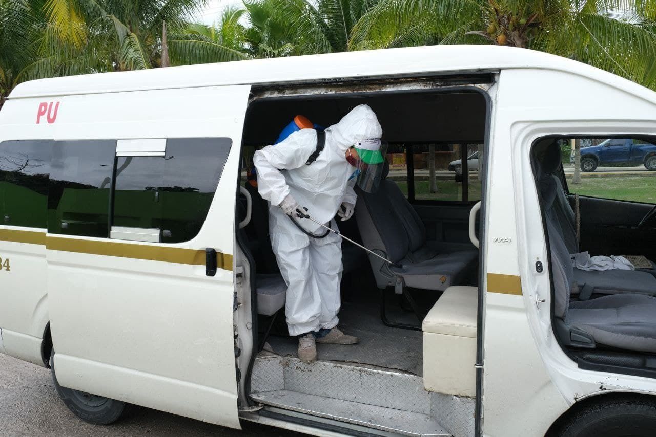 Ayuntamiento de Puerto Morelos refuerza acciones contra coronavirus con jornada de desinfección vehicular