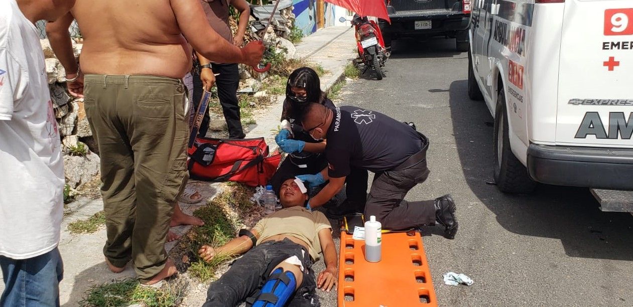 Heridas de consideración en motociclista tras ser embestido por una camioneta