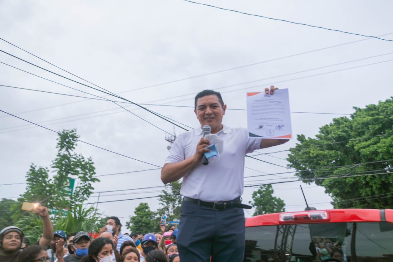 Histórica entrega de constancia de mayoría al ya presidente electo de Valladolid, Alfredo Fernández