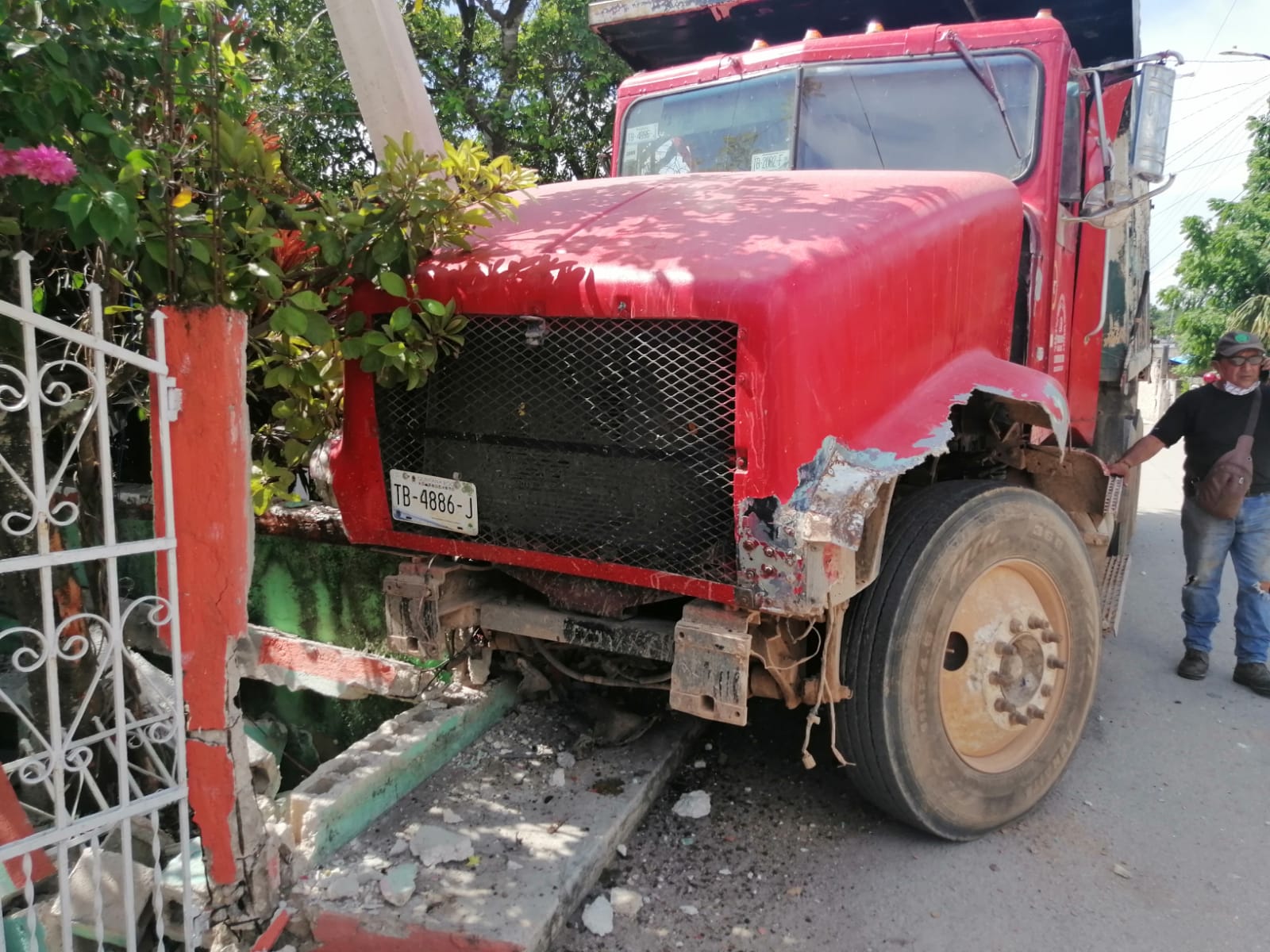 Susto en un domicilio del barrio de Sisal por fuerte estruendo que venía de afuera