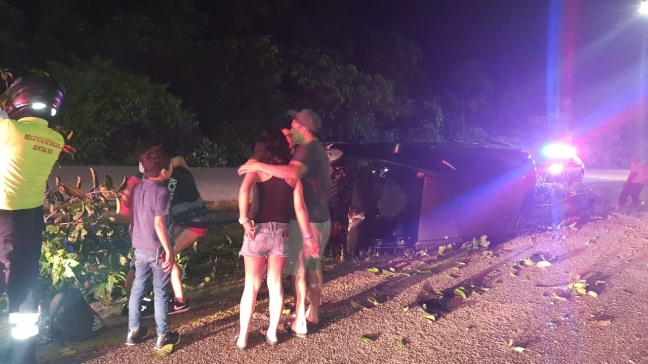 Familia yucateca se accidenta en tramo carretero del “Tintal”