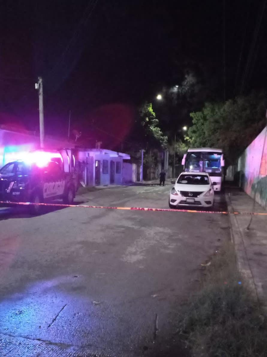 Apuñalan a taxista de Playa del Carmen para robarle su unidad; está grave