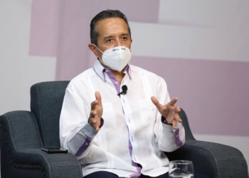 Activista quintanarroense pretende involucrar al Gobernador Carlos Joaquín en procesos judiciales