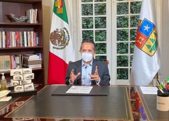 Cifras altas de contagio obligan a mantener restricciones sanitarias en Quintana Roo, admite gobernador Carlos Joaquín