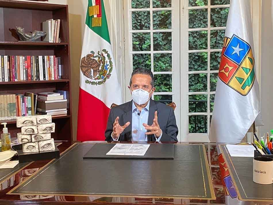 Cifras altas de contagio obligan a mantener restricciones sanitarias en Quintana Roo, admite gobernador Carlos Joaquín