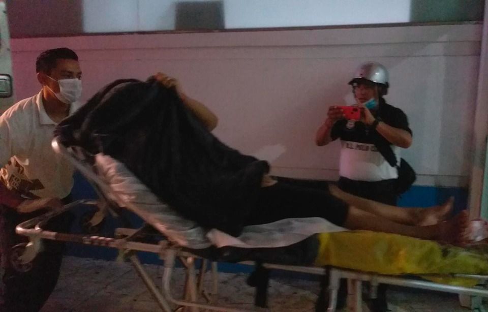 Balean llantera en fraccionamiento de Cancún, hay tres heridos, entre ellos una mujer