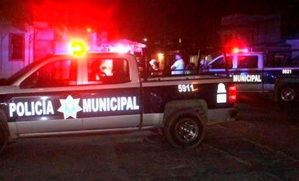Balean en Cancún a sujeto fuera de su casa