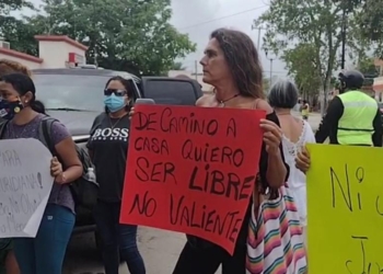 Integrantes de colectivos feministas se manifiestan por feminicidio de Yuridianna