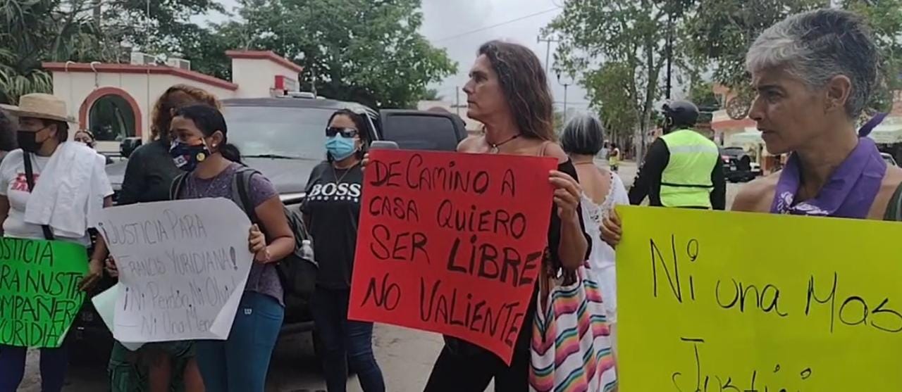 Integrantes de colectivos feministas se manifiestan por feminicidio de Yuridianna