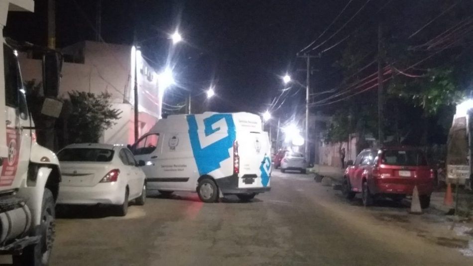 Le disparan a vehículo y oficinas de Fiscalía en Cancún
