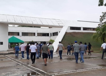 Docentes de Chetumal se manifiestan en contra de cambios en sistema de pagos