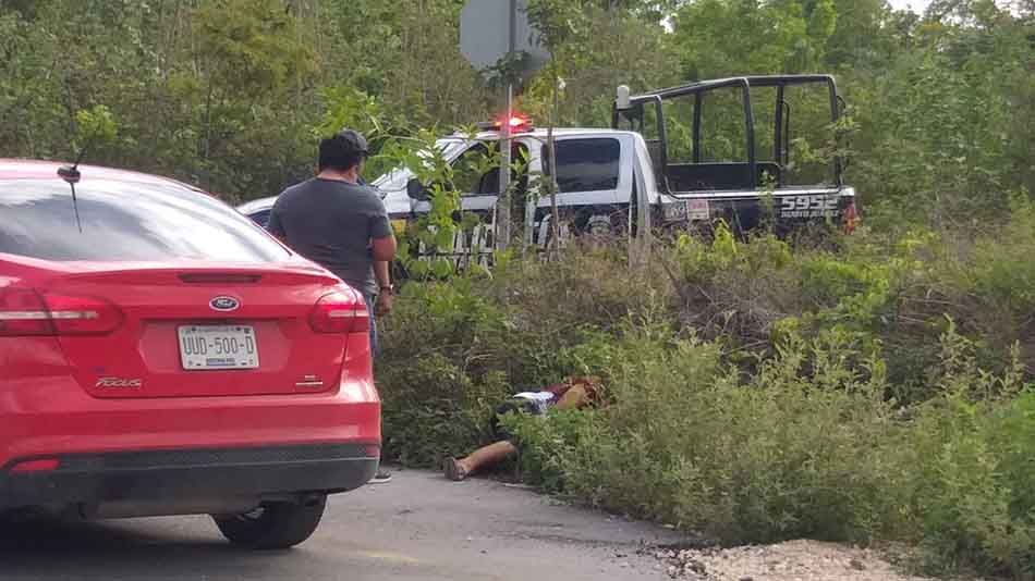 Inicia de manera violenta el sábado en Cancún, encuentran entre maleza el cuerpo de un hombre