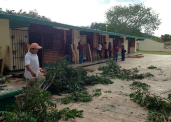 Pandemia deja escuelas-refugios anticiclónicos en mal estado para temporada de huracanes